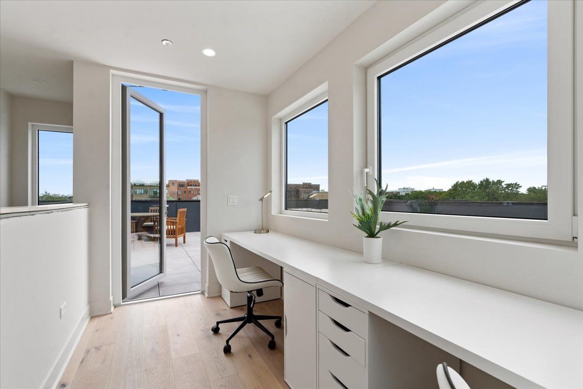 2235 W Oakdale Avenue, #16-B, Chicago, IL 60618
