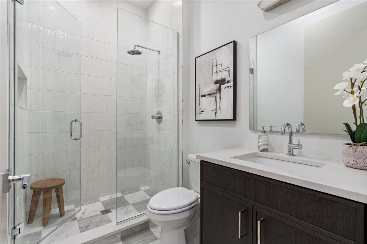 2235 W Oakdale Avenue, #16-B, Chicago, IL 60618