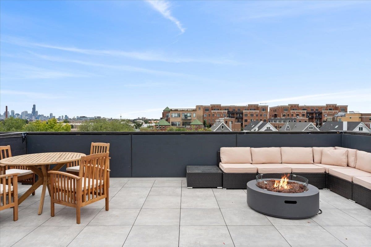 2235 W Oakdale Avenue, #16-B, Chicago, IL 60618
