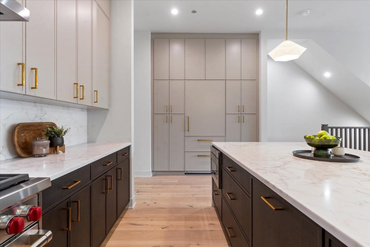 2235 W Oakdale Avenue, #16-B, Chicago, IL 60618