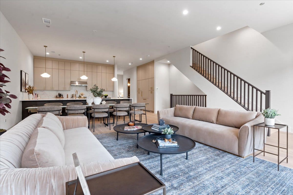2235 W Oakdale Avenue, #16-B, Chicago, IL 60618