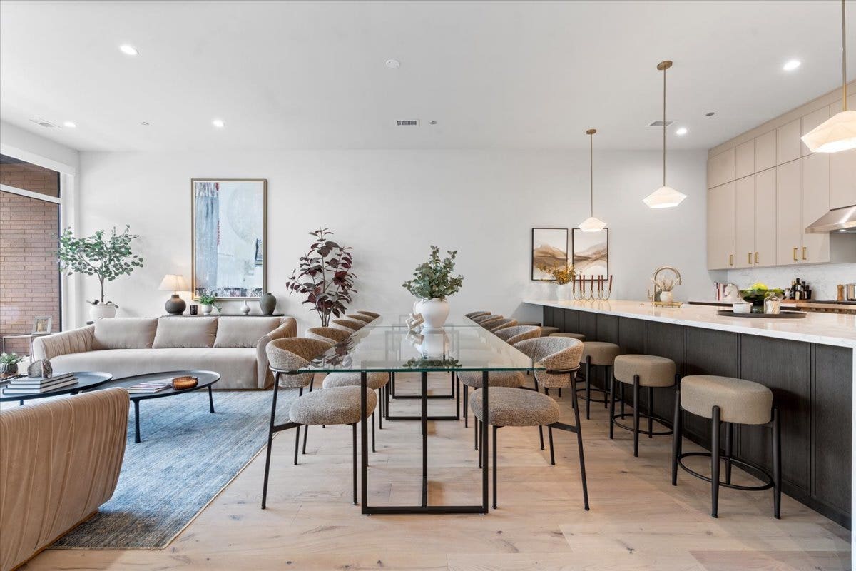 2235 W Oakdale Avenue, #16-B, Chicago, IL 60618