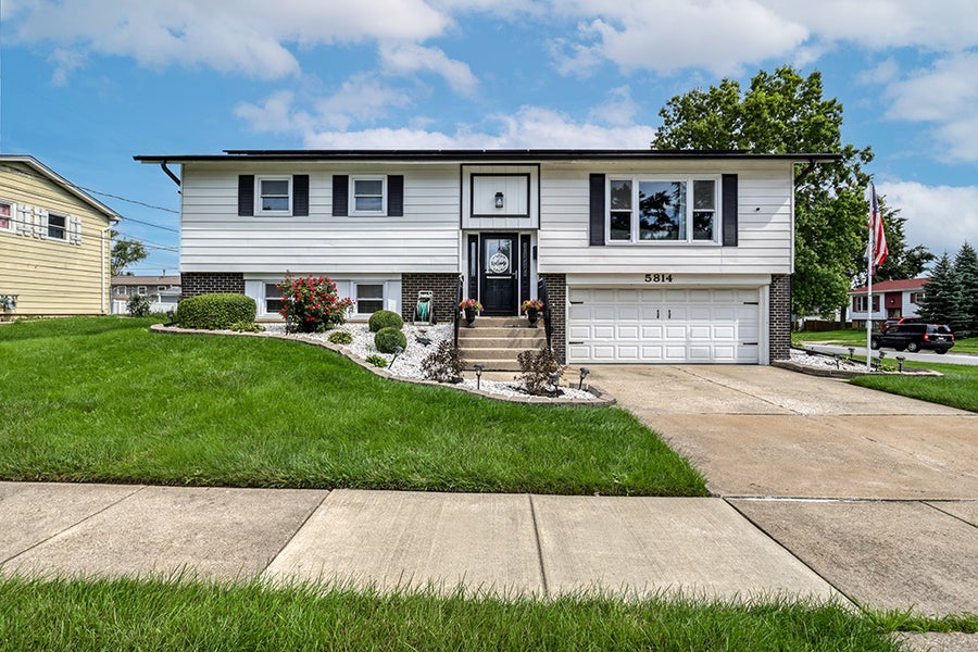 Property photo for 5814 Essex Road, Oak Forest, IL