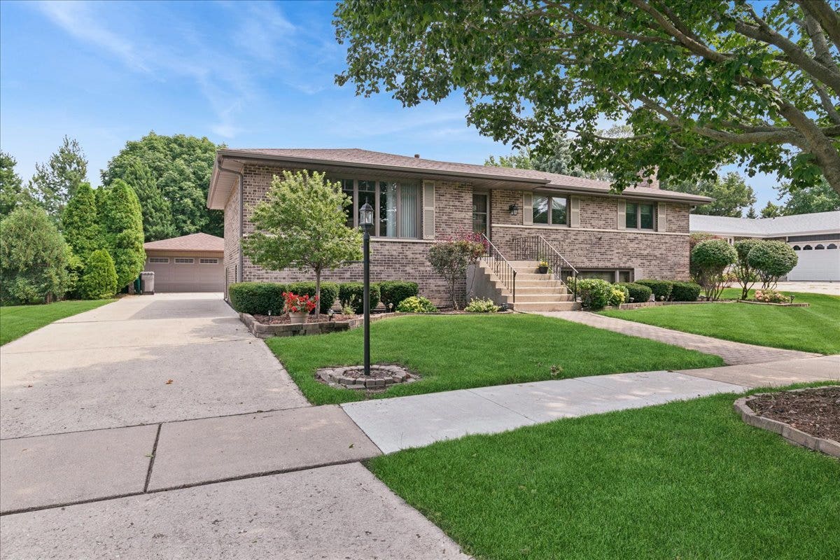 14045 Terry Drive, Orland Park, IL 60462 14045 Terry Drive, Orland Park, IL 60462