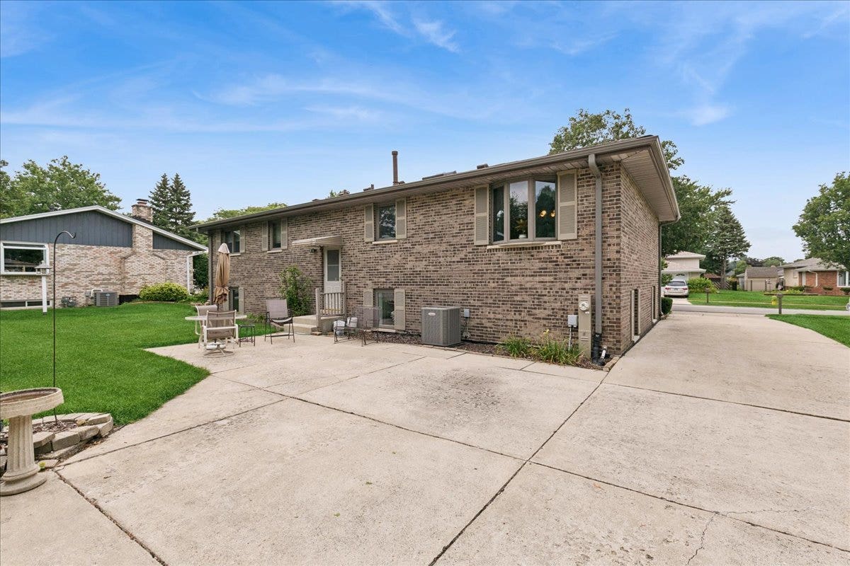 14045 Terry Drive, Orland Park, IL 60462 14045 Terry Drive, Orland Park, IL 60462