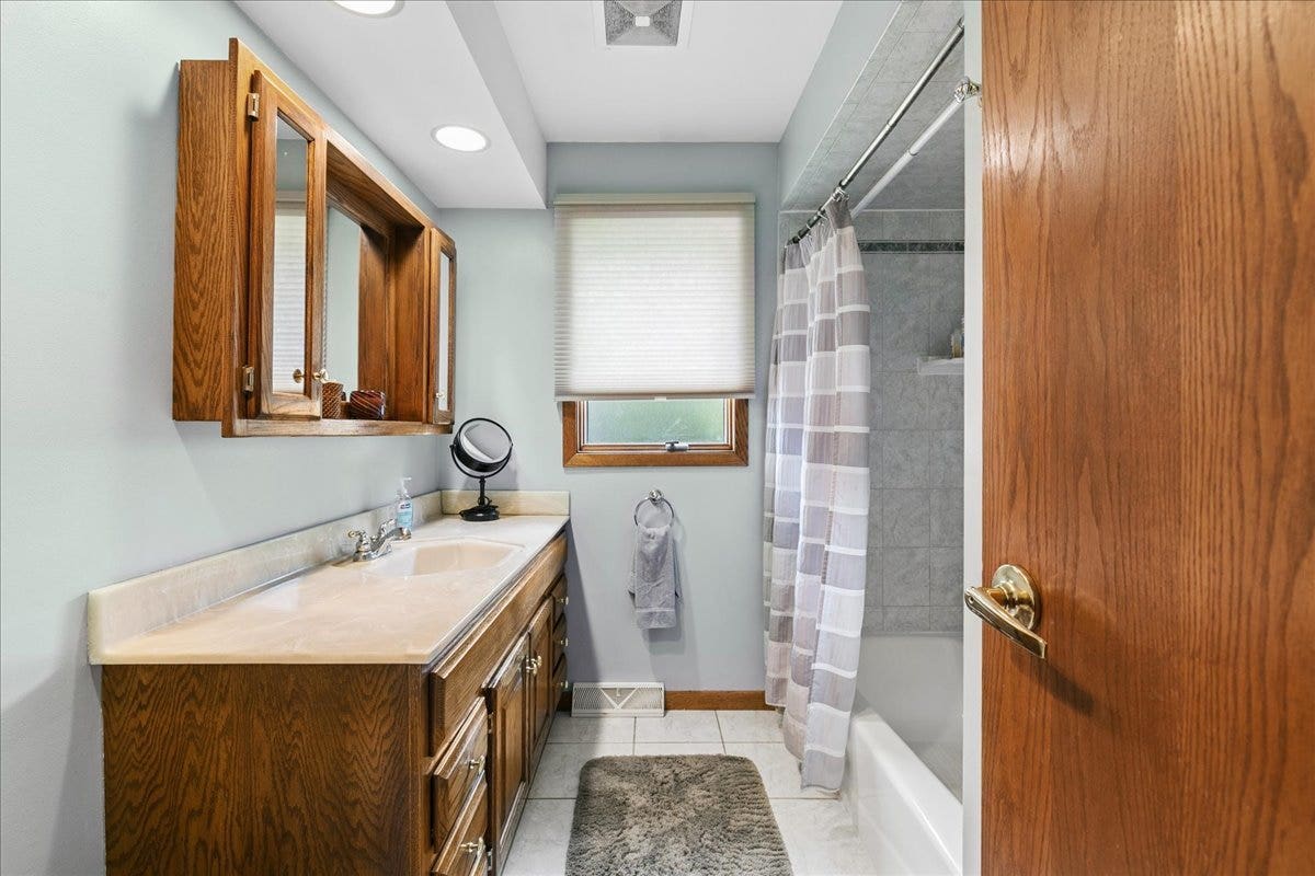 14045 Terry Drive, Orland Park, IL 60462 14045 Terry Drive, Orland Park, IL 60462