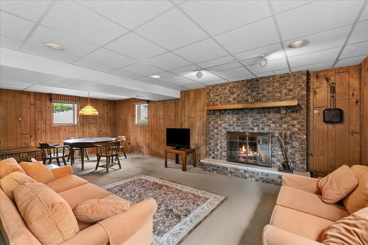 14045 Terry Drive, Orland Park, IL 60462 14045 Terry Drive, Orland Park, IL 60462