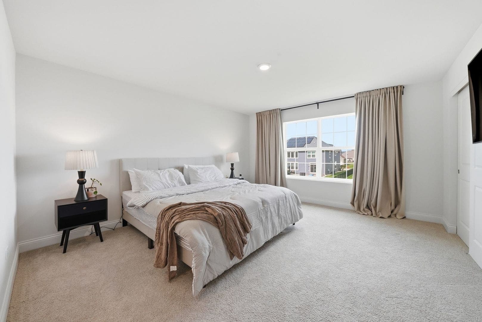 3589 Emerald Road, Elgin, IL 60124 Princess' Suite