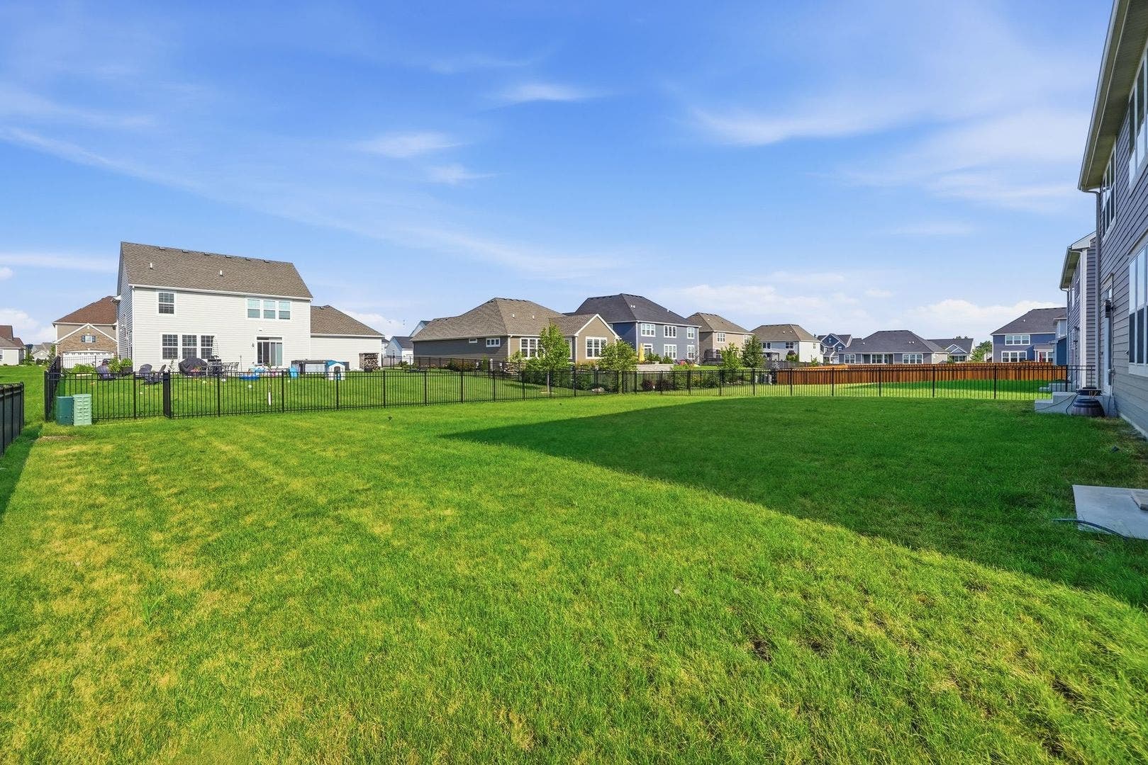 3589 Emerald Road, Elgin, IL 60124 3589 Emerald Road, Elgin, IL 60124