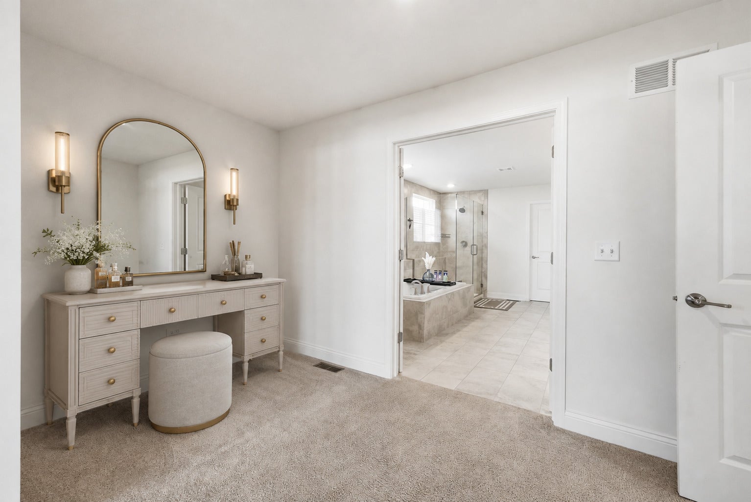 3589 Emerald Road, Elgin, IL 60124 home office/vanity inspiration