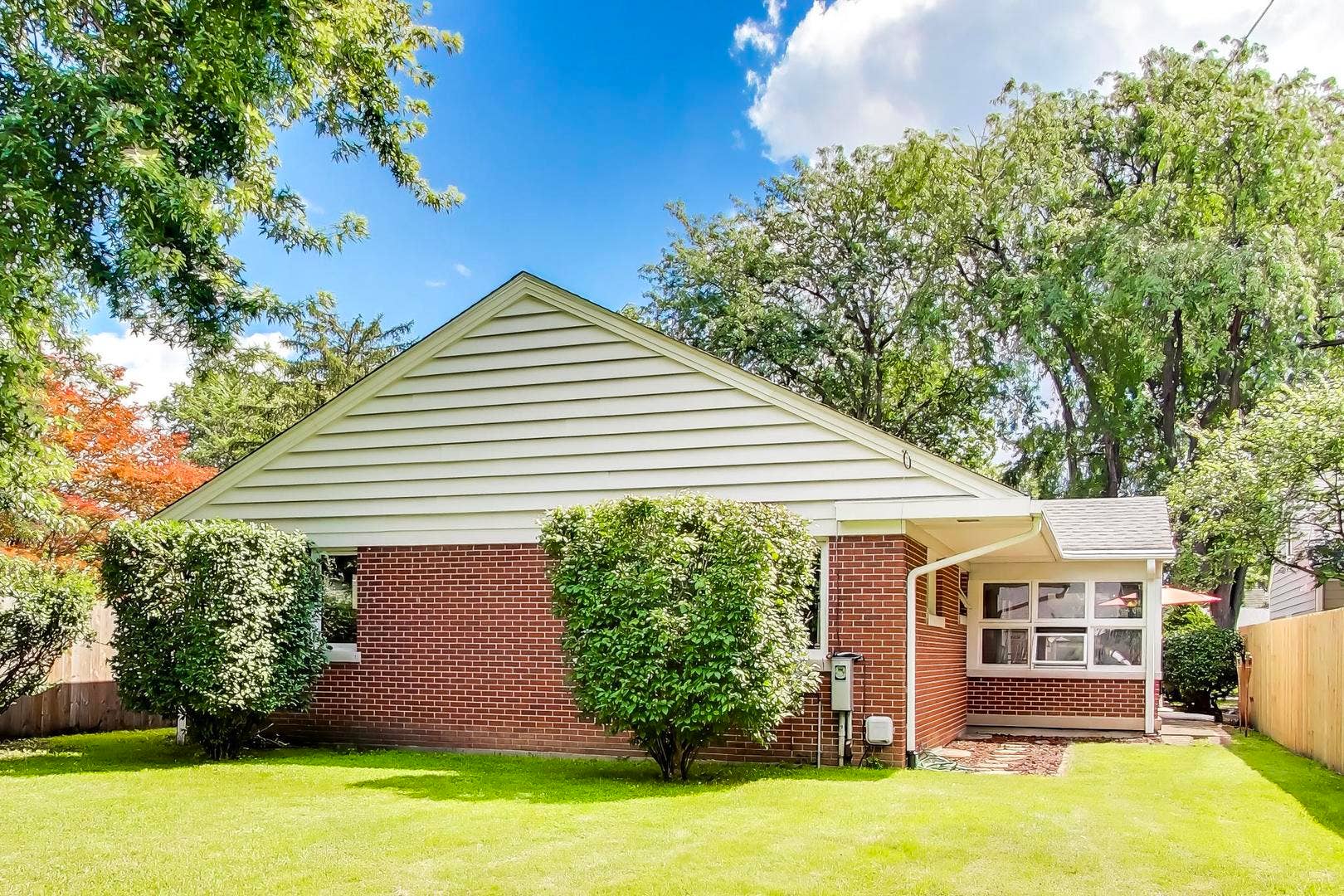 221 Ingleside Avenue, Aurora, IL 60506 221 Ingleside Avenue, Aurora, IL 60506