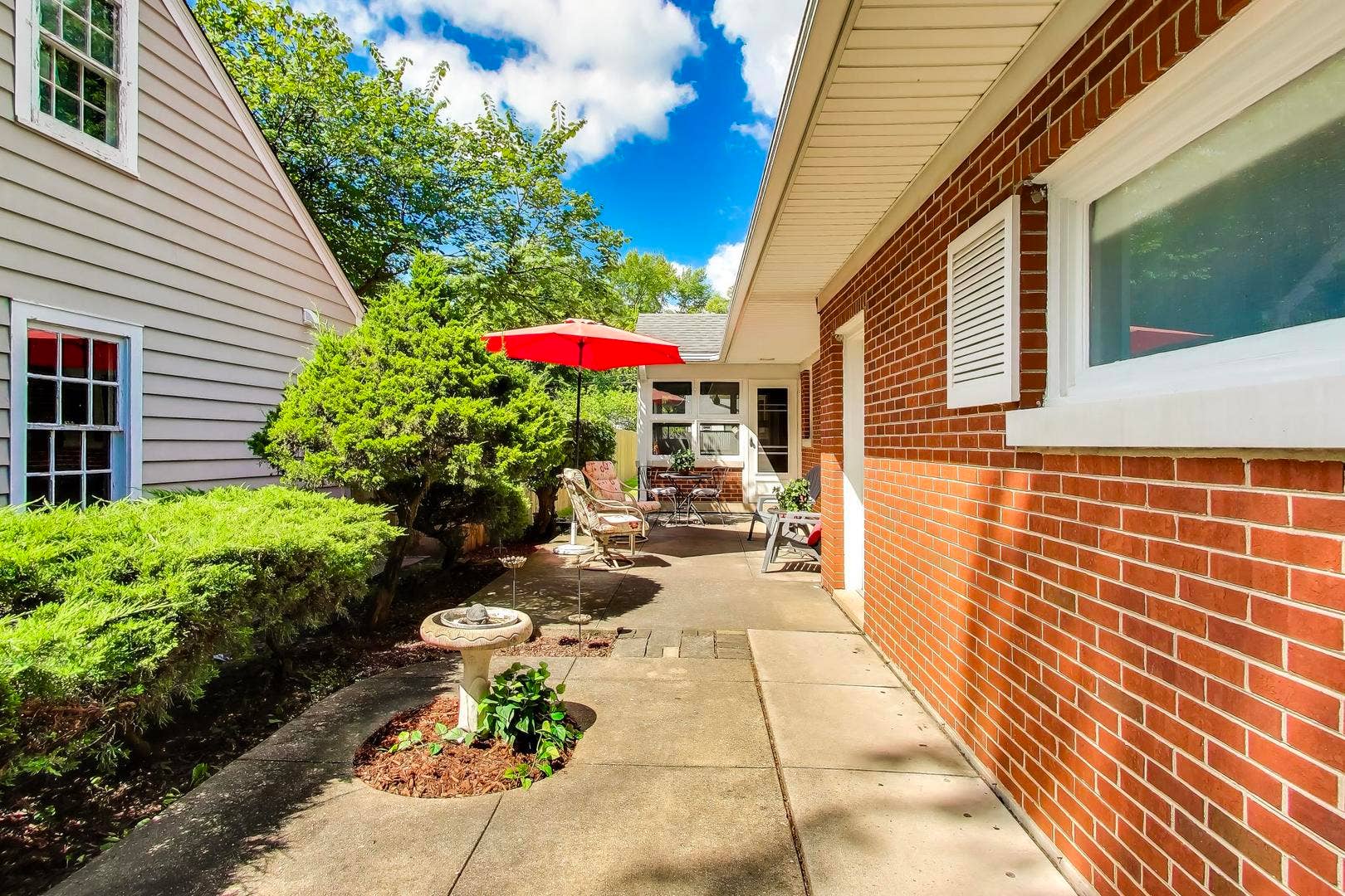 221 Ingleside Avenue, Aurora, IL 60506 221 Ingleside Avenue, Aurora, IL 60506