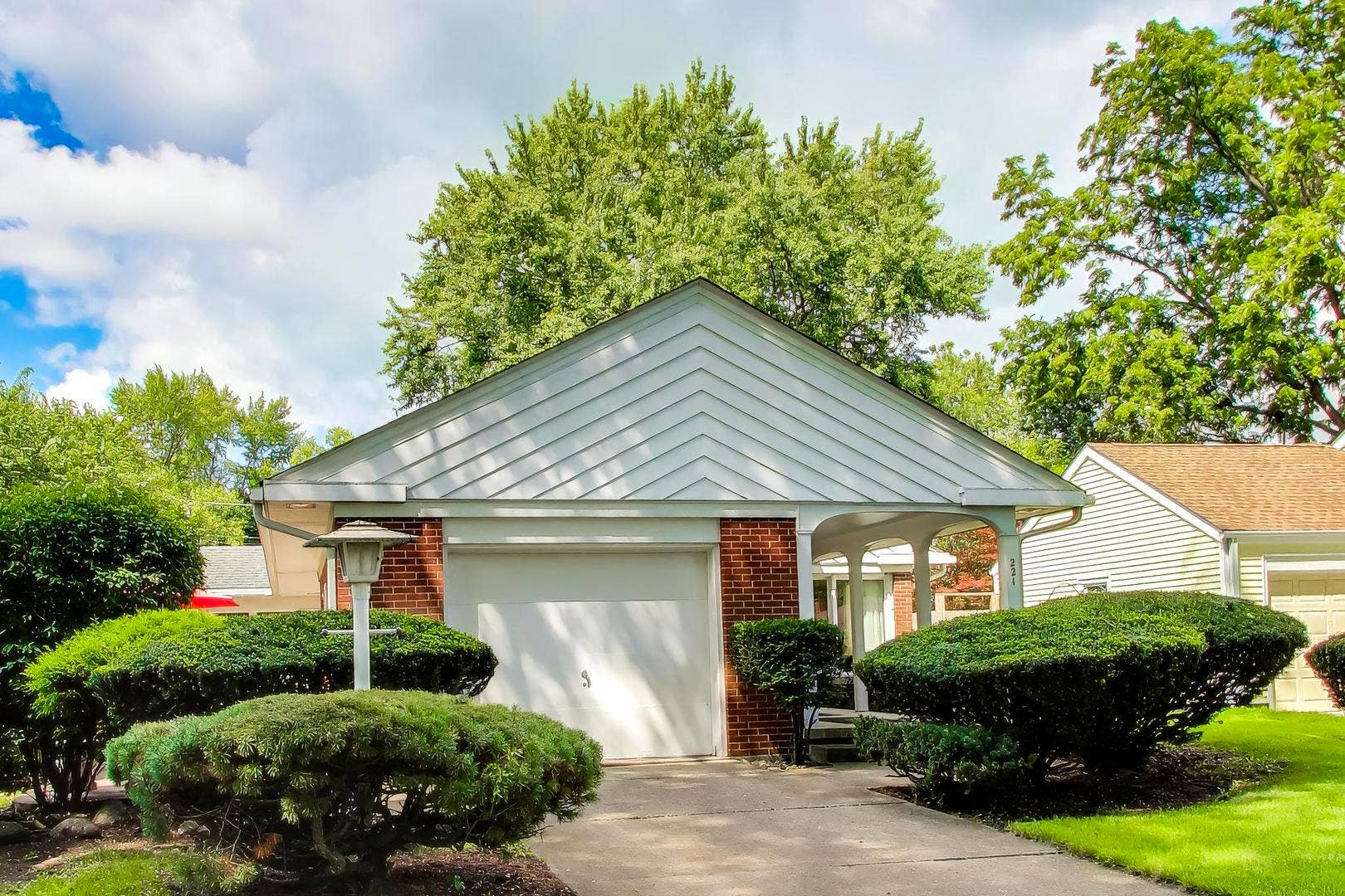 221 Ingleside Avenue, Aurora, IL 60506 221 Ingleside Avenue, Aurora, IL 60506