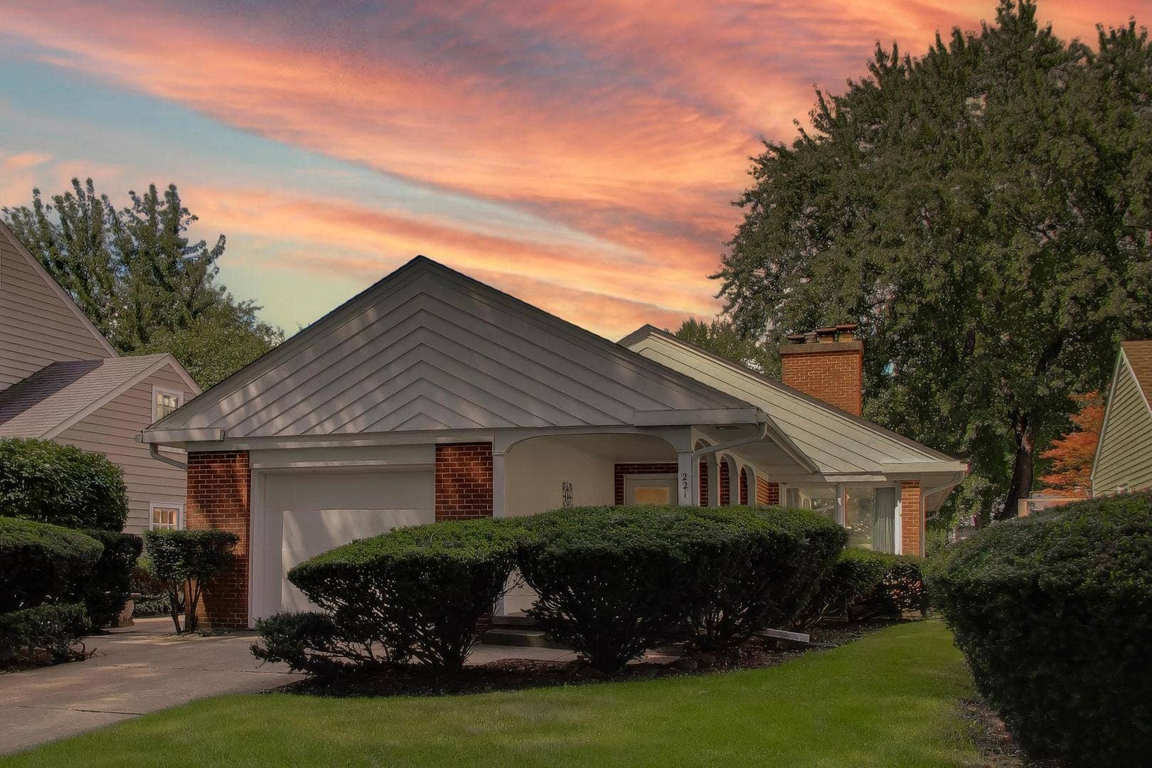 221 Ingleside Avenue, Aurora, IL 60506 221 Ingleside Avenue, Aurora, IL 60506