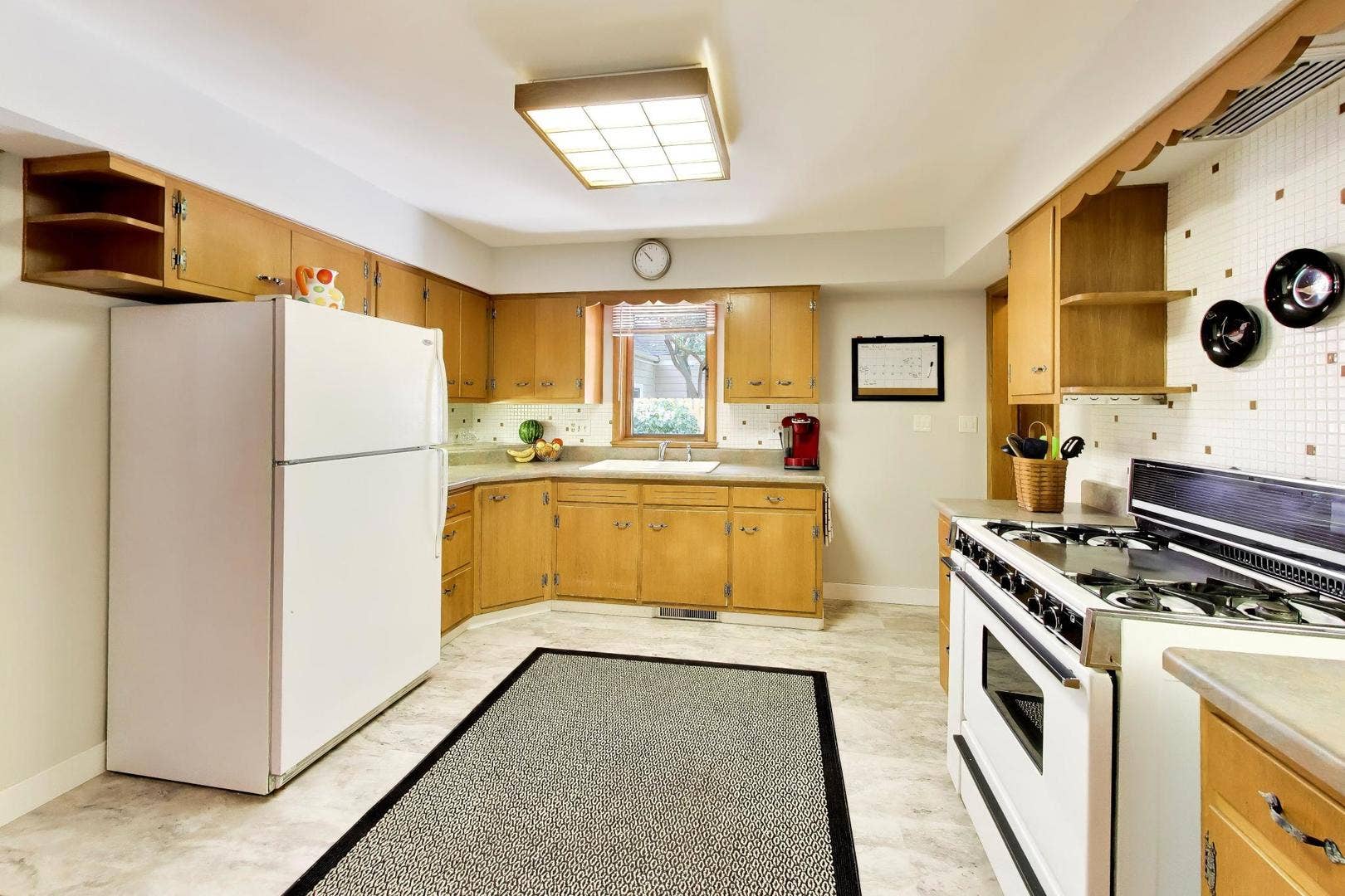 221 Ingleside Avenue, Aurora, IL 60506 221 Ingleside Avenue, Aurora, IL 60506