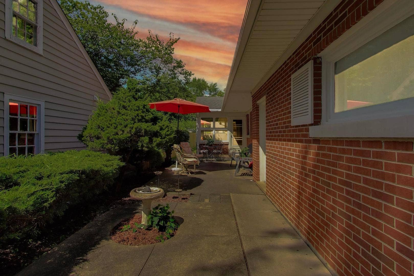 221 Ingleside Avenue, Aurora, IL 60506 221 Ingleside Avenue, Aurora, IL 60506