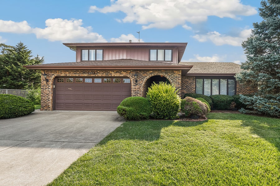 Property photo for 10917 Circle Court, Palos Hills, IL