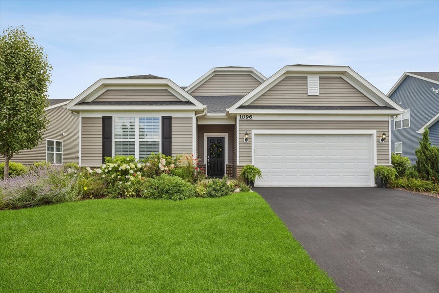 Property photo for 1096 Patricia Drive, Bolingbrook, IL
