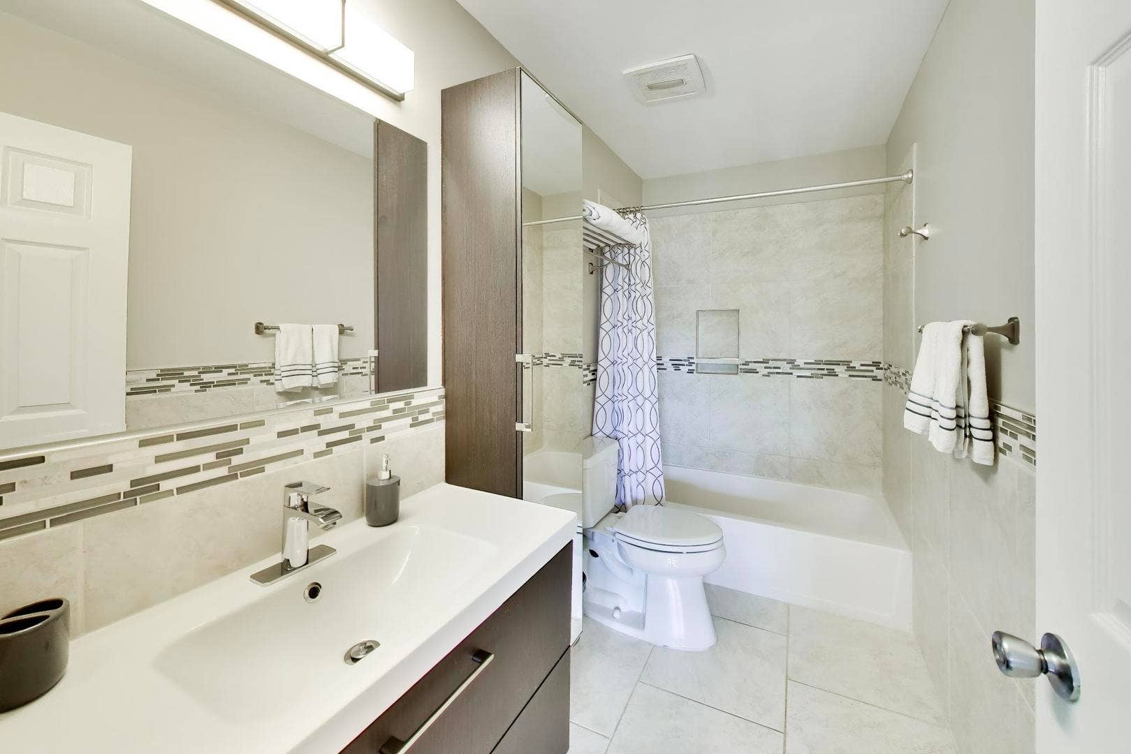 3560 Gatewood Lane, Aurora, IL 60504 3560 Gatewood Lane, Aurora, IL 60504