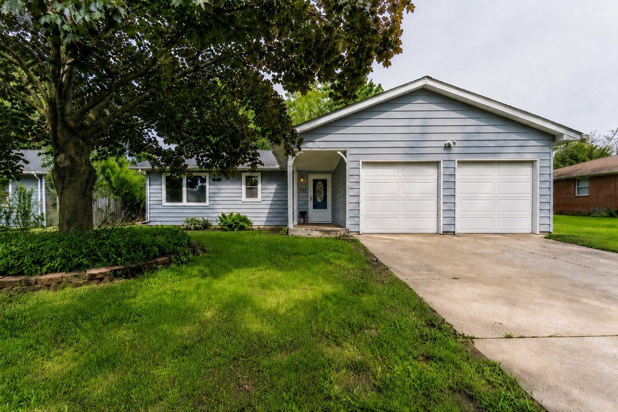 Property photo for 1721 Daisy Street, Aurora, IL