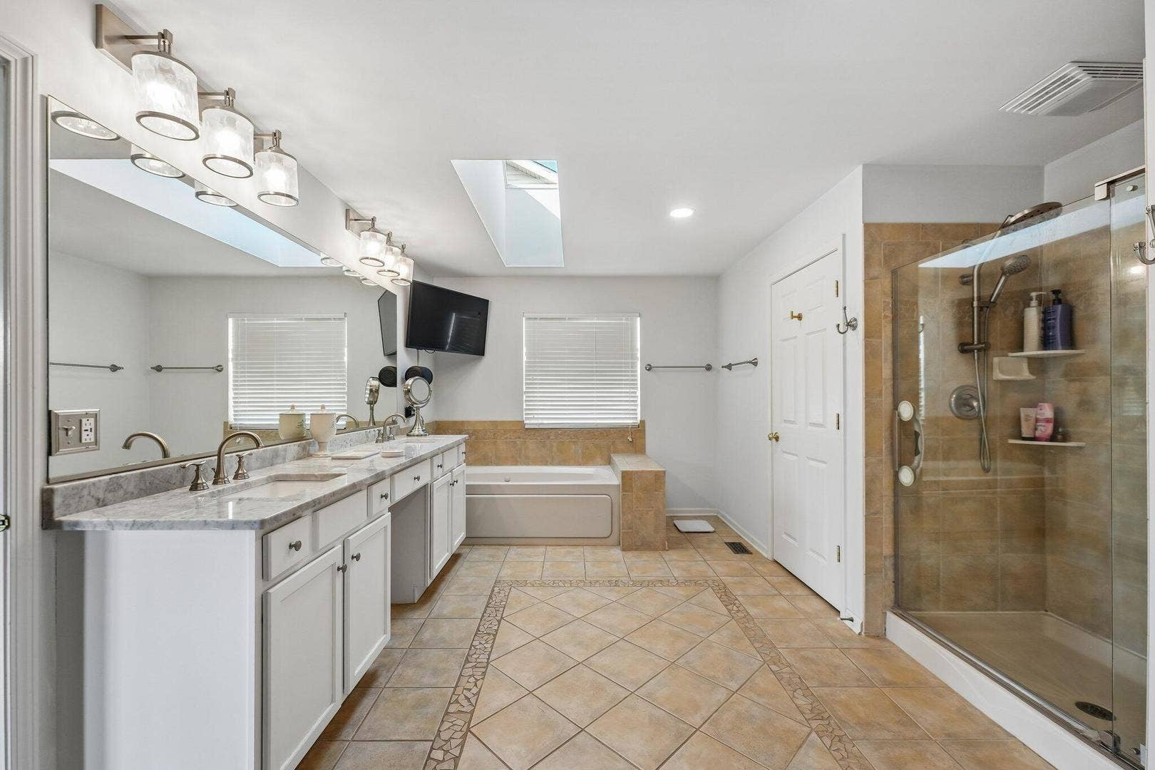 772 E Lindsey Lane, Bolingbrook, IL 60440 772 E Lindsey Lane, Bolingbrook, IL 60440