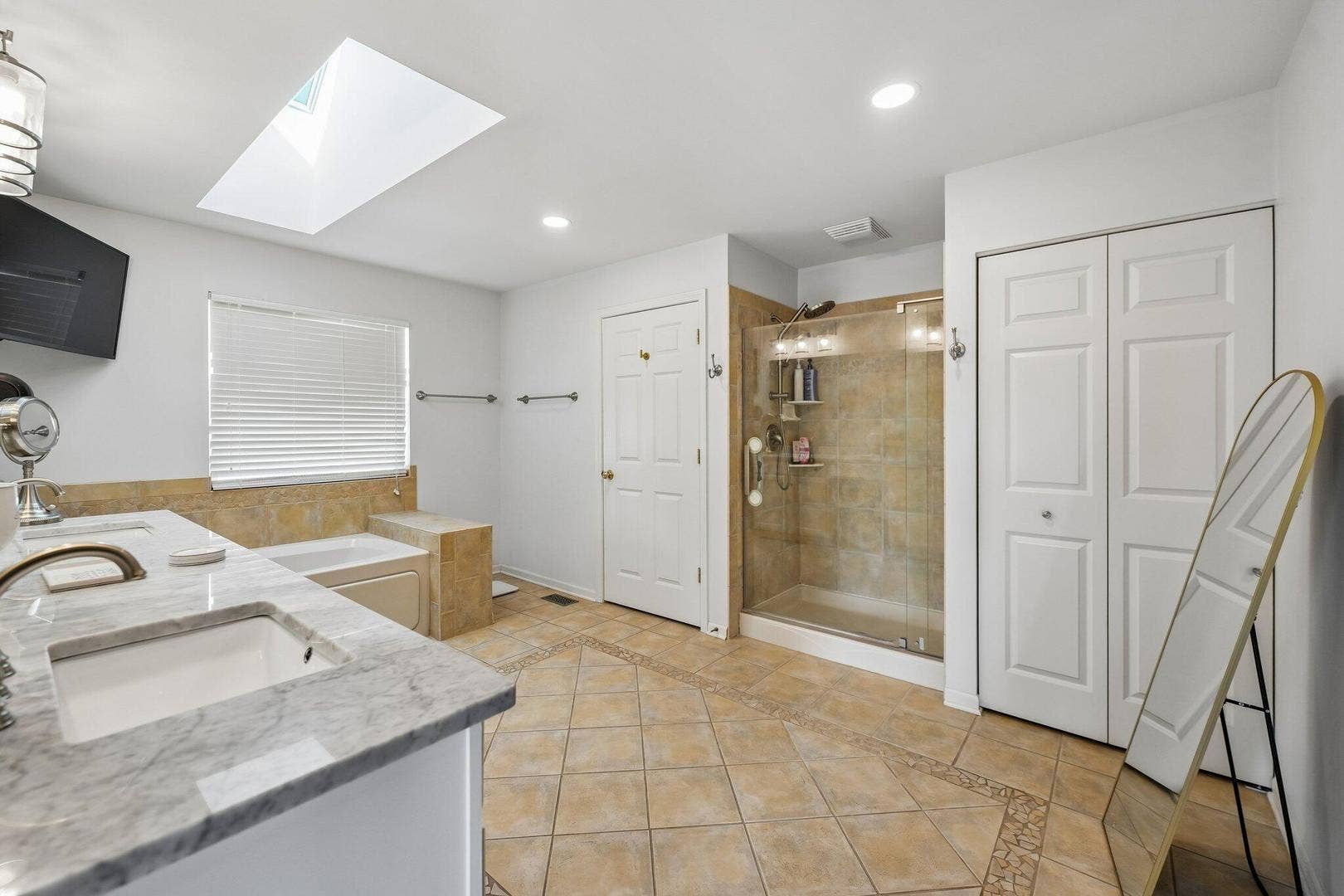 772 E Lindsey Lane, Bolingbrook, IL 60440 772 E Lindsey Lane, Bolingbrook, IL 60440