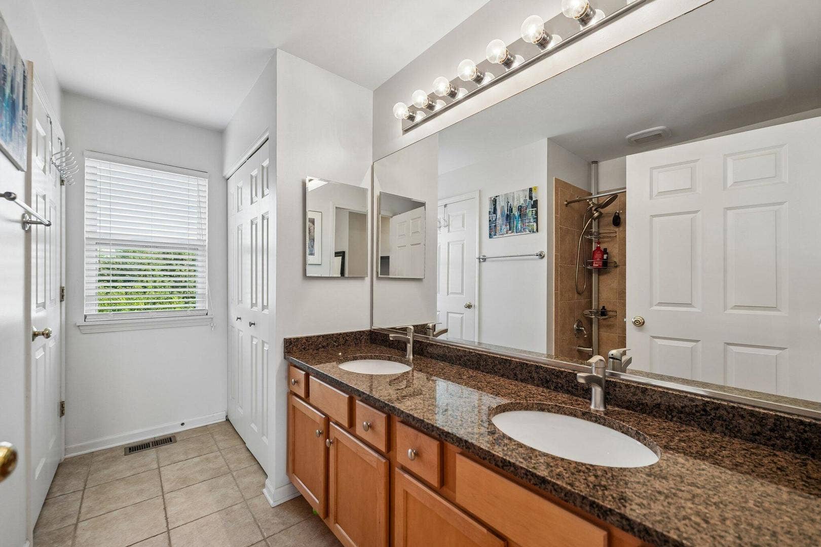 772 E Lindsey Lane, Bolingbrook, IL 60440 772 E Lindsey Lane, Bolingbrook, IL 60440