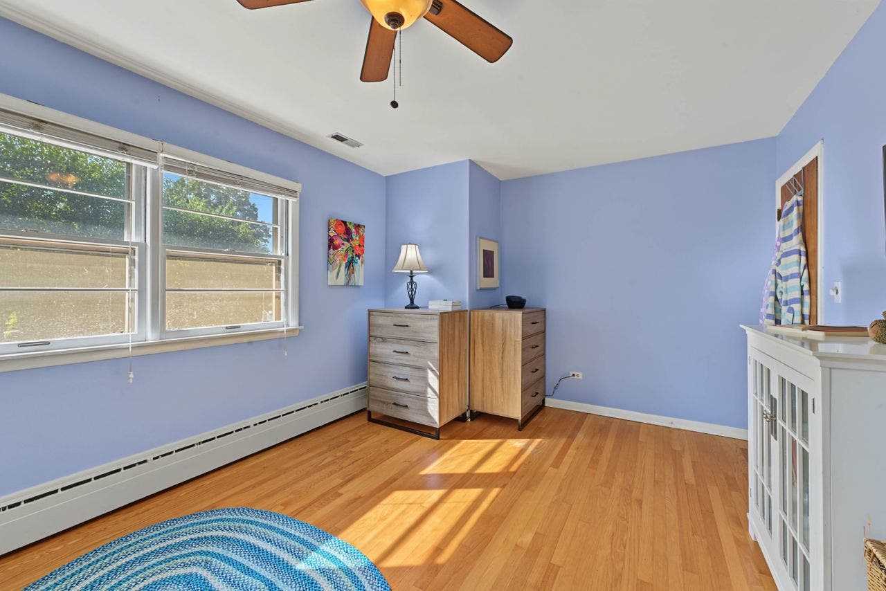 5601 Lee Avenue, Downers Grove, IL 60516