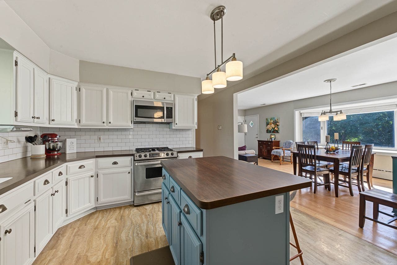 5601 Lee Avenue, Downers Grove, IL 60516