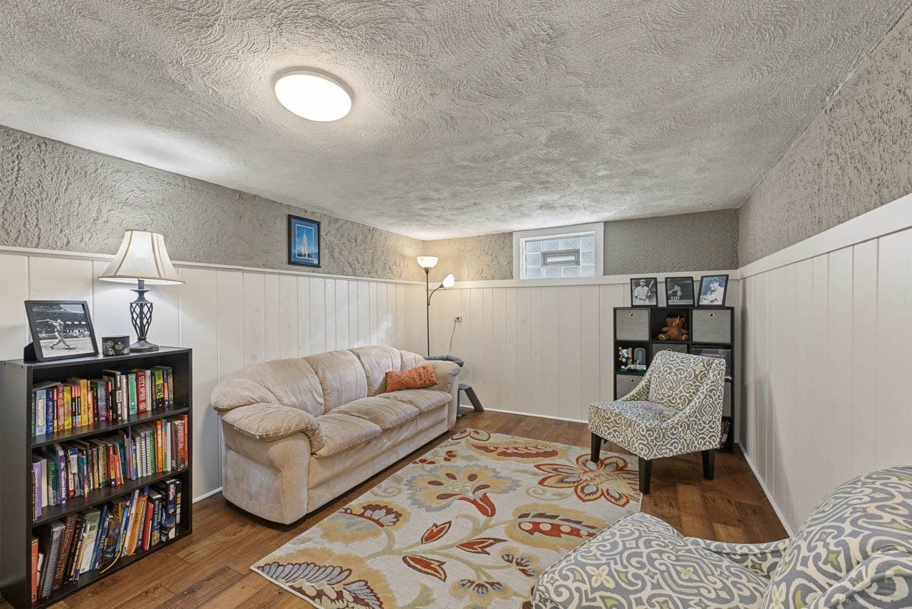 5601 Lee Avenue, Downers Grove, IL 60516