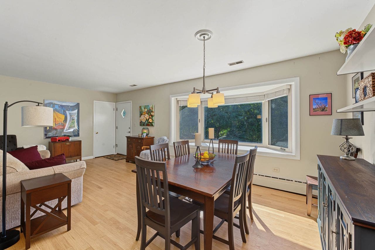 5601 Lee Avenue, Downers Grove, IL 60516