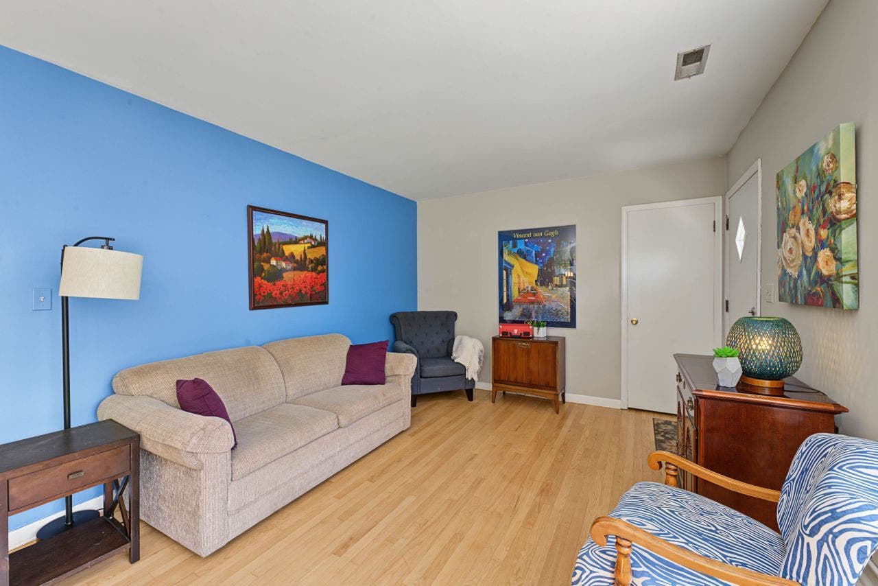 5601 Lee Avenue, Downers Grove, IL 60516