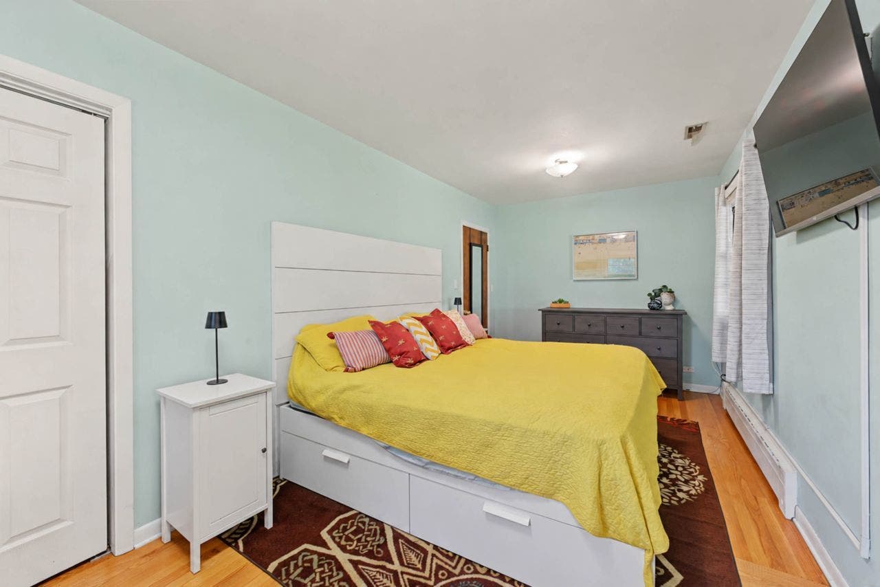 5601 Lee Avenue, Downers Grove, IL 60516