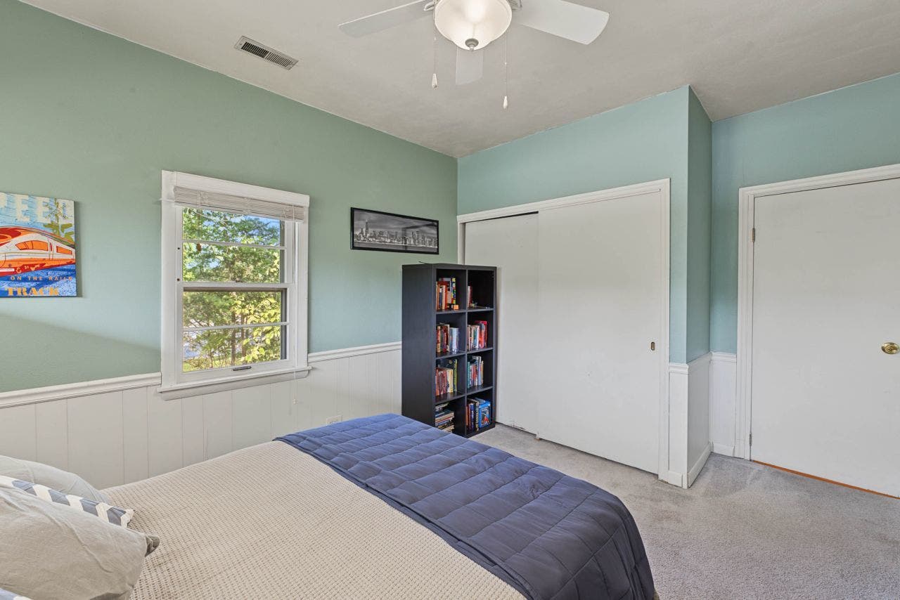 5601 Lee Avenue, Downers Grove, IL 60516