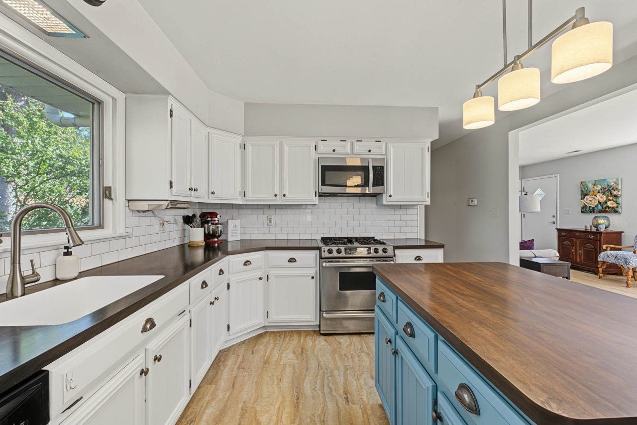 5601 Lee Avenue, Downers Grove, IL 60516
