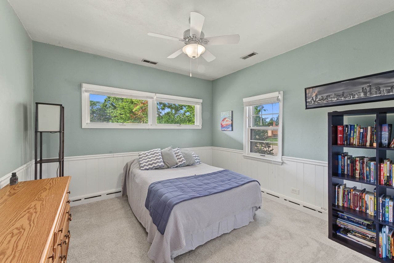 5601 Lee Avenue, Downers Grove, IL 60516
