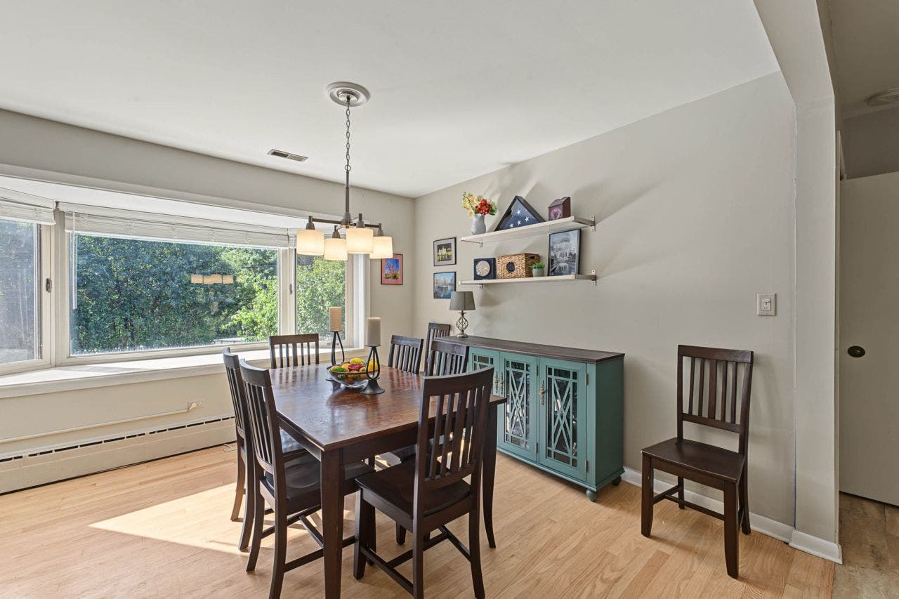 5601 Lee Avenue, Downers Grove, IL 60516