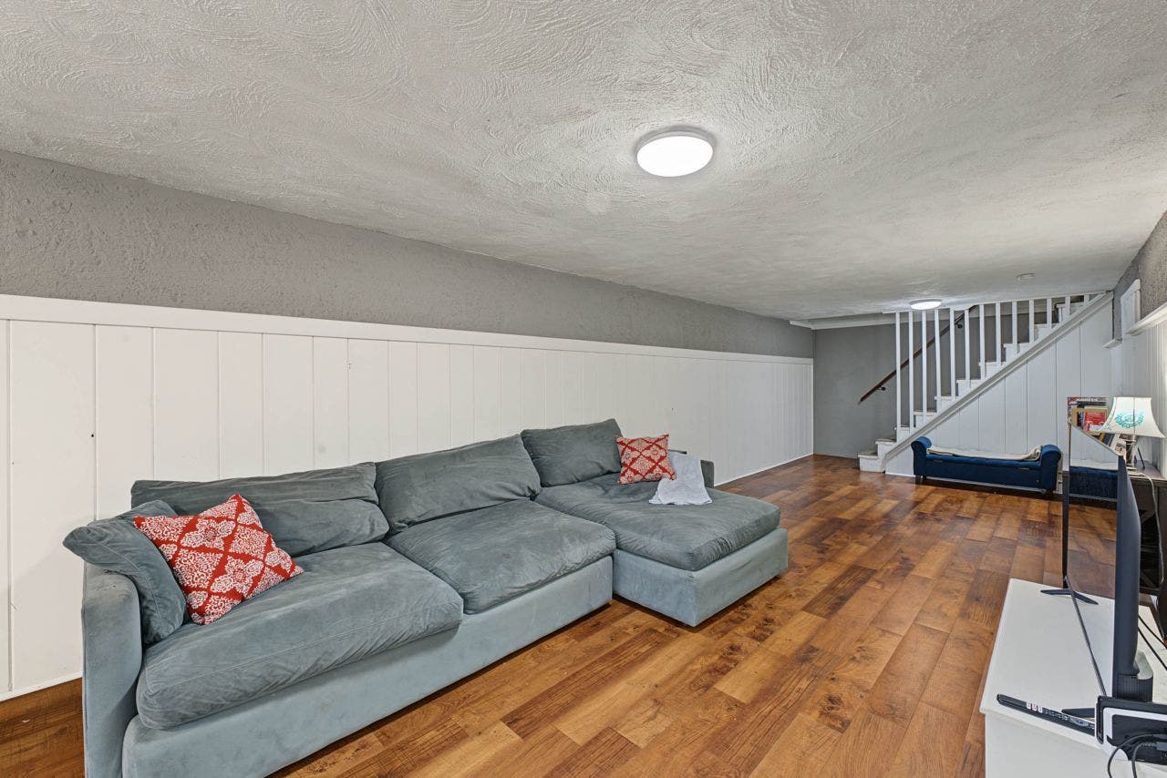 5601 Lee Avenue, Downers Grove, IL 60516