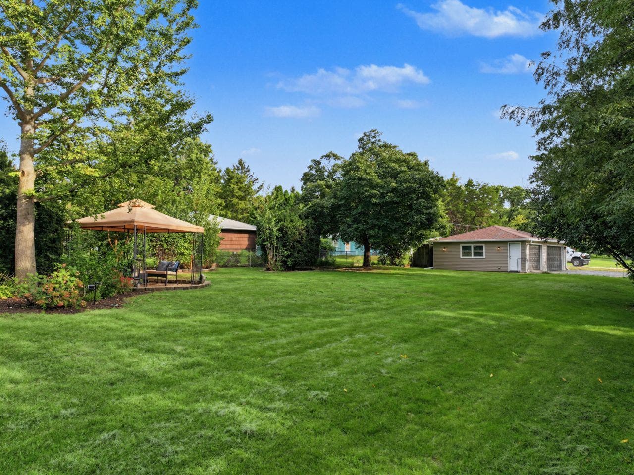5601 Lee Avenue, Downers Grove, IL 60516