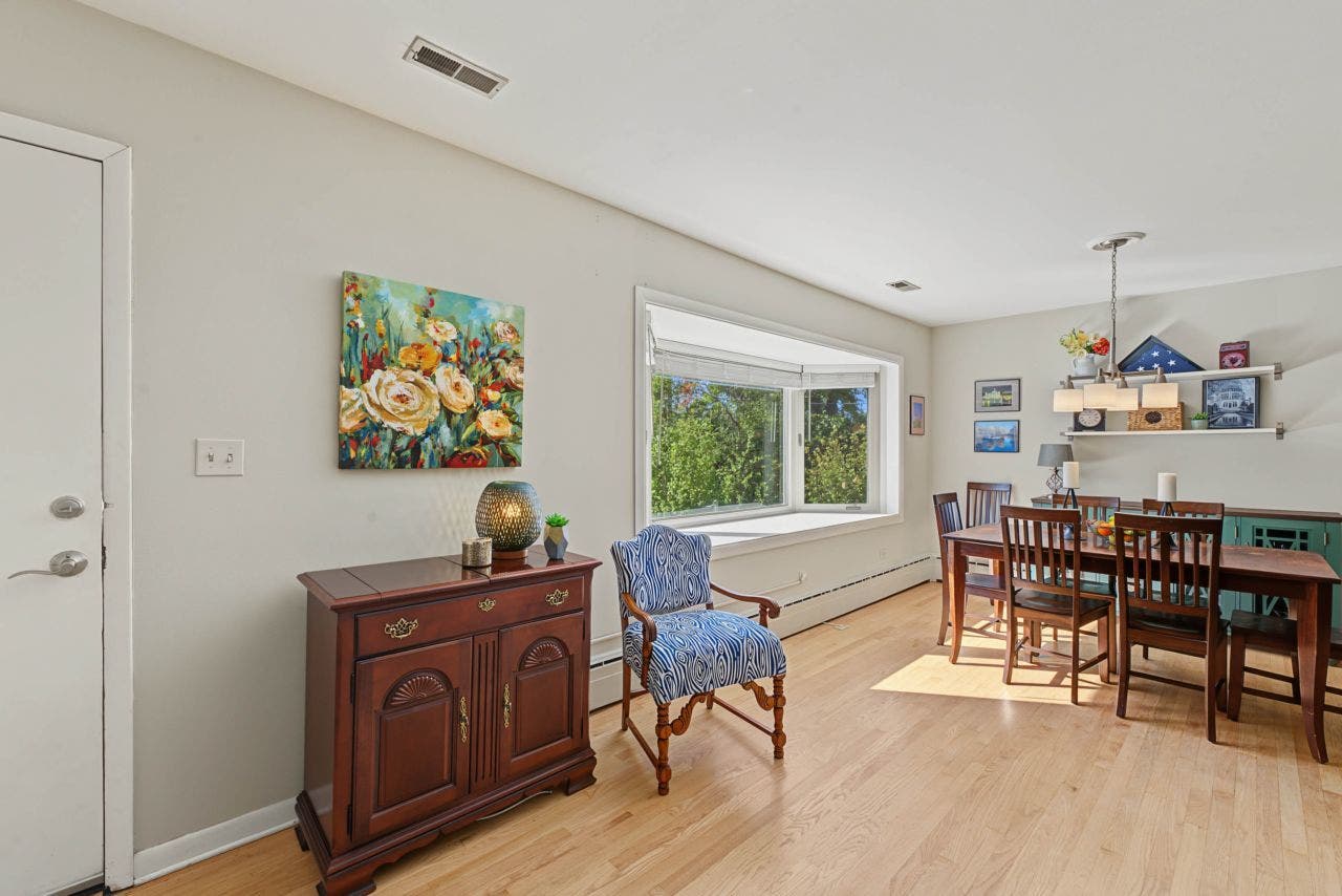 5601 Lee Avenue, Downers Grove, IL 60516