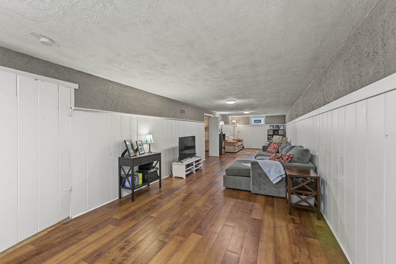 5601 Lee Avenue, Downers Grove, IL 60516