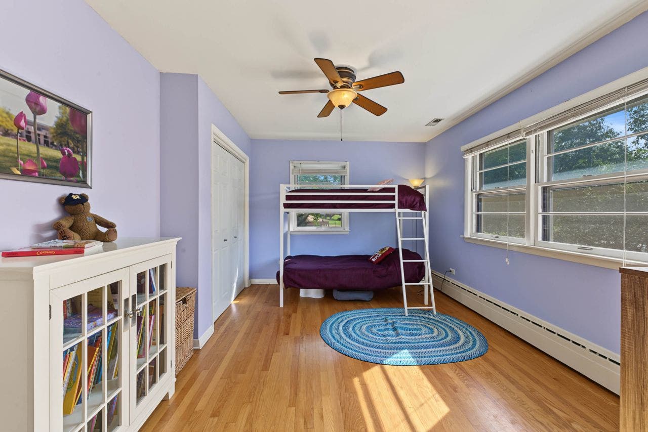 5601 Lee Avenue, Downers Grove, IL 60516