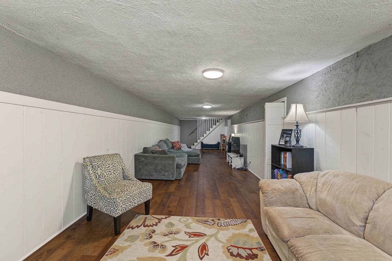 5601 Lee Avenue, Downers Grove, IL 60516
