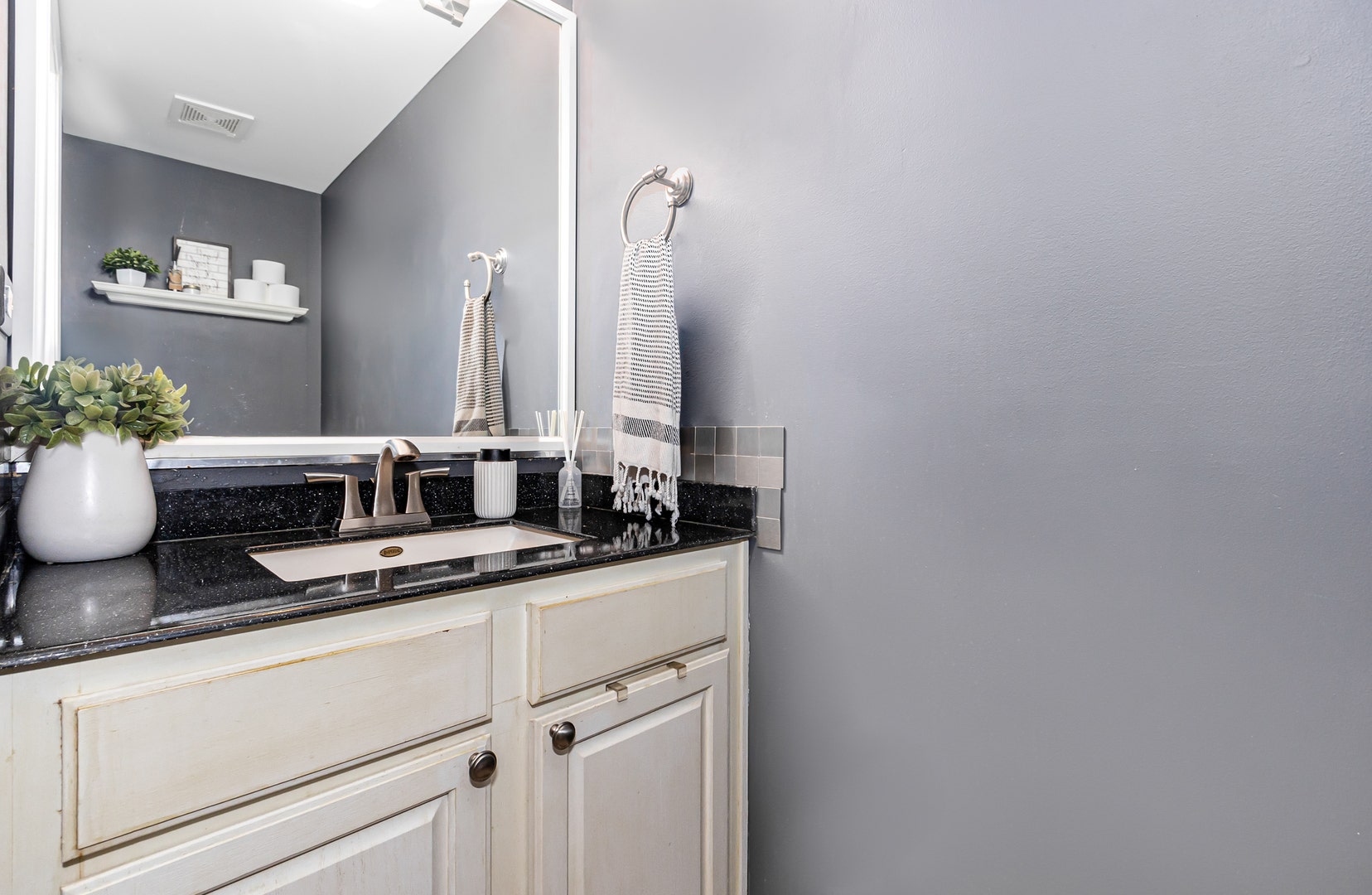 1308 Burns Court, Minooka, IL 60447 1308 Burns Court, Minooka, IL 60447