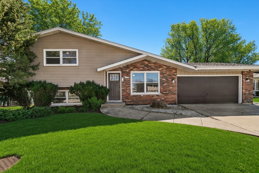 Property photo for 6151 Victoria Drive, Oak Forest, IL