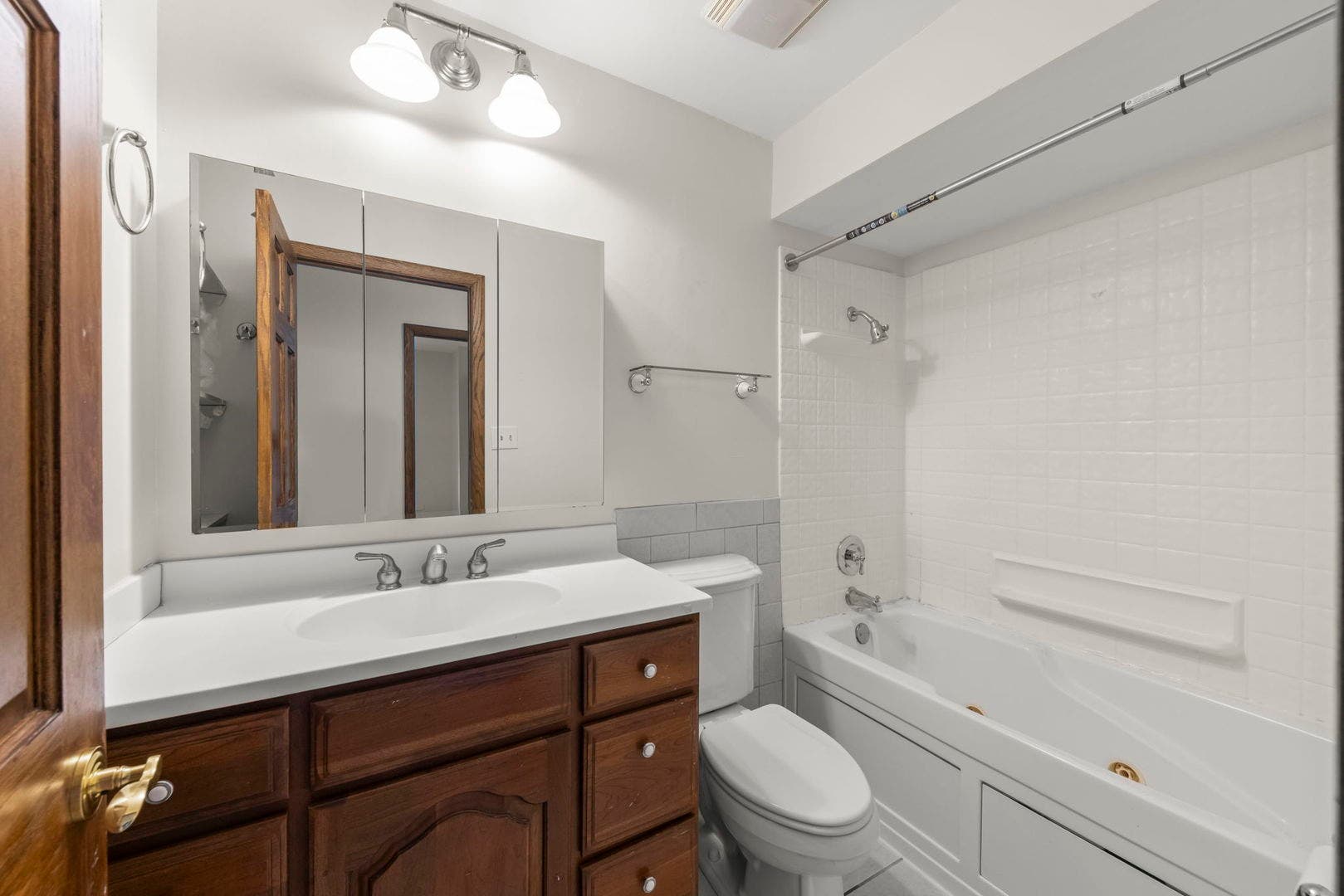 8 Keystone Court, Bolingbrook, IL 60440 8 Keystone Court, Bolingbrook, IL 60440