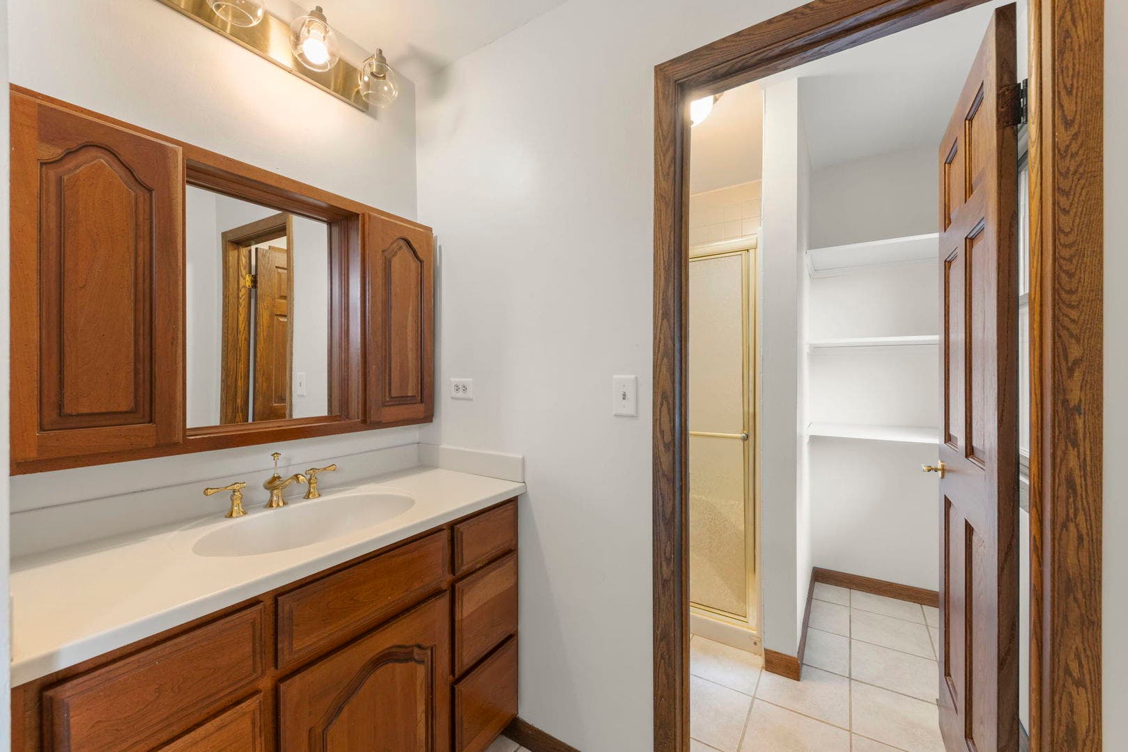 8 Keystone Court, Bolingbrook, IL 60440 8 Keystone Court, Bolingbrook, IL 60440