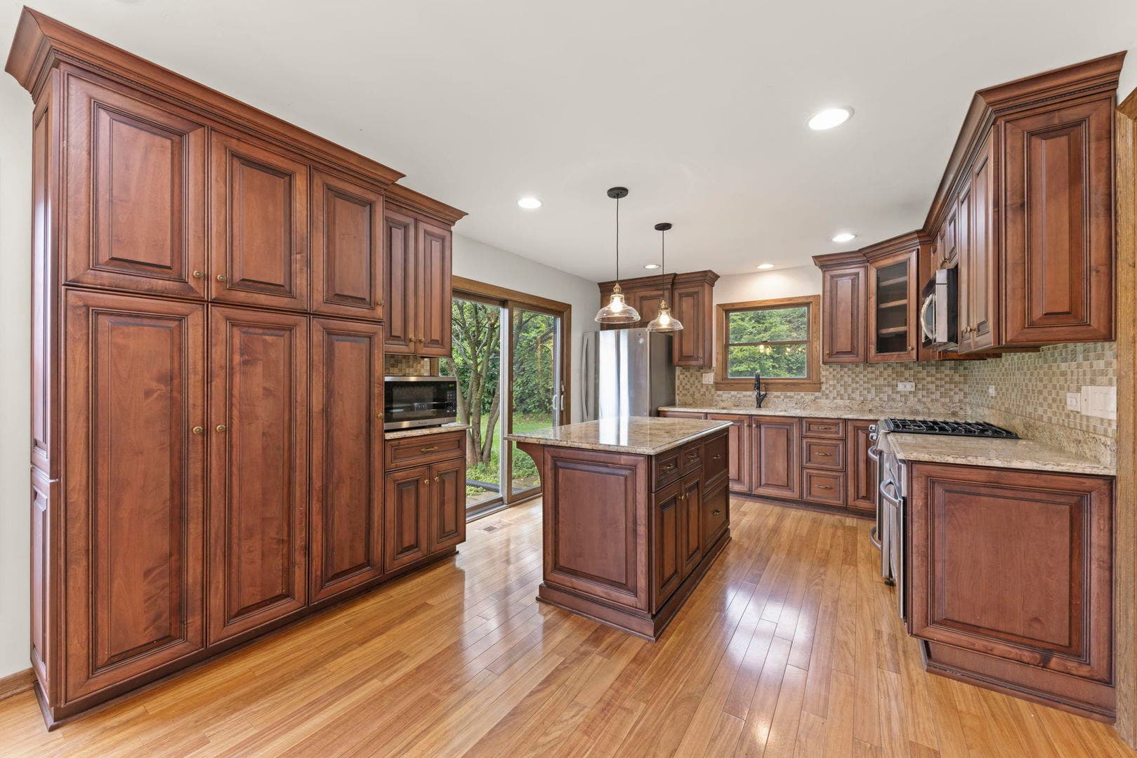 8 Keystone Court, Bolingbrook, IL 60440 8 Keystone Court, Bolingbrook, IL 60440