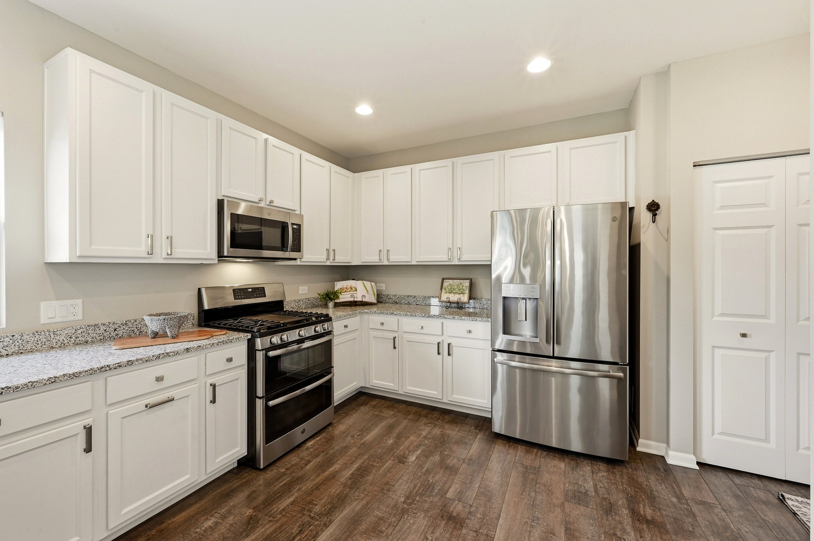 322 Longview Drive, Elgin, IL 60124 322 Longview Drive, Elgin, IL 60124