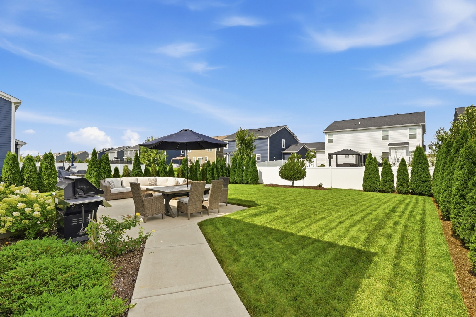 322 Longview Drive, Elgin, IL 60124 322 Longview Drive, Elgin, IL 60124